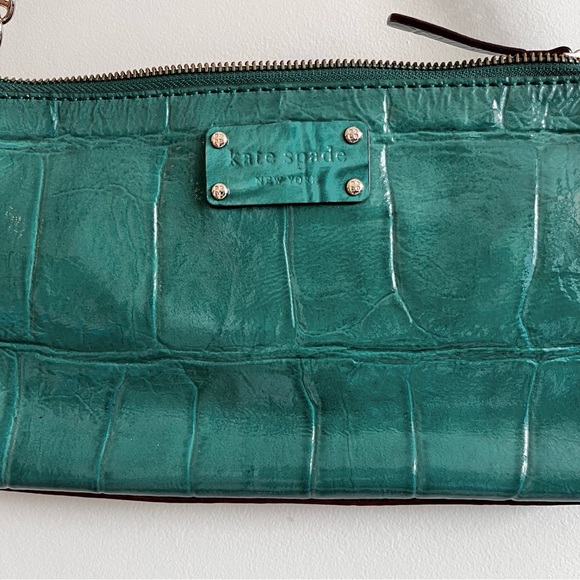 BNWOT KATE SPADE PATENT LEATHER “CROCODILE” EMBOSSED SHOULDER BAG - Picture 5 of 11